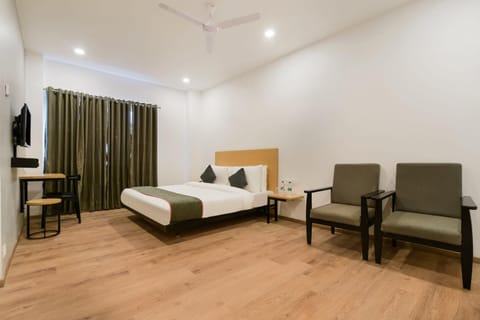 Super Townhouse 217 The Awadh Airport Near Chaudhary Charan Singh International Airport Hotel in Lucknow