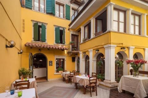 Locanda Al Centrale Hotel in Lake Garda