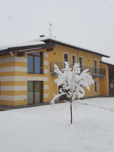 Facade/entrance, Winter, Garden, Floor plan, On site
