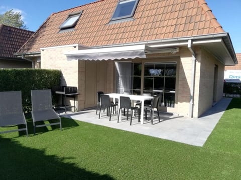 Cosy Holiday Home near Westhoek House in De Panne