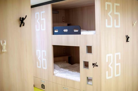 Bedroom, bunk bed