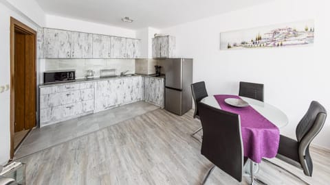 NEXT TO GONDOLA. Cosy & Elegant 2 Bedroom apartment in Neon Complex Appartamento in Bansko