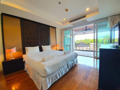Spacious apartment with Ocean view in Panwa Condo in Wichit