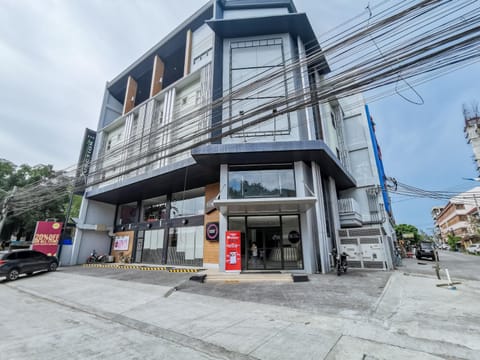 RedDoorz Plus near Bangko Sentral Ng Pilipinas Davao Hotel in Davao City
