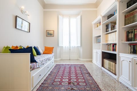 Library, Living room, Seating area