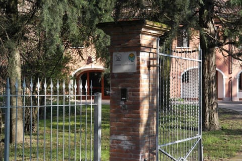 Facade/entrance, Day, Garden view