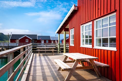Property building, Patio, Balcony/Terrace