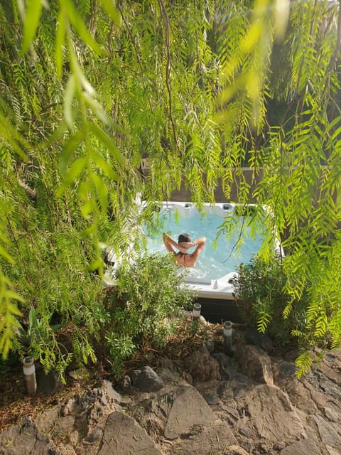 ZenRepublic, your private villa with outdoor jacuzzi & pool with stunning ocean views Chalet in La Matanza de Acentejo