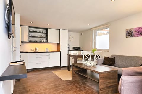 TV and multimedia, Kitchen or kitchenette, Dining area