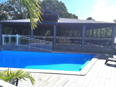 Appartement de 2 chambres avec piscine partagee jacuzzi et jardin clos a Lamentin Condo in Guadeloupe