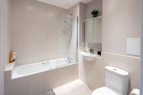 Vertex Luxury Suite Condo in Croydon