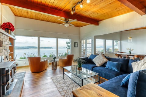 Eagle's Nest Retreat Casa in Camano Island