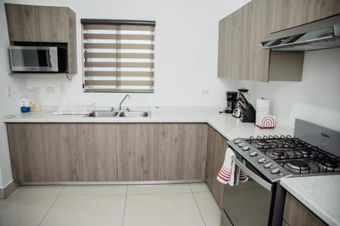 Kitchen or kitchenette, minibar, pet friendly, stove