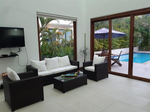 Communal lounge/ TV room, Pool view