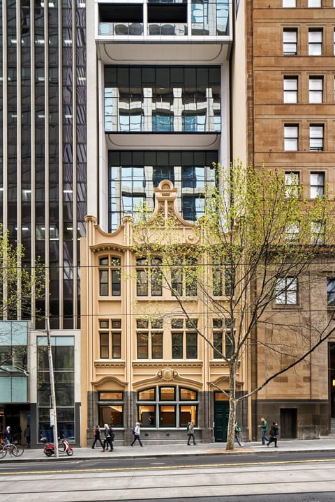 Collins House Apartments by CLLIX Apartahotel in Melbourne