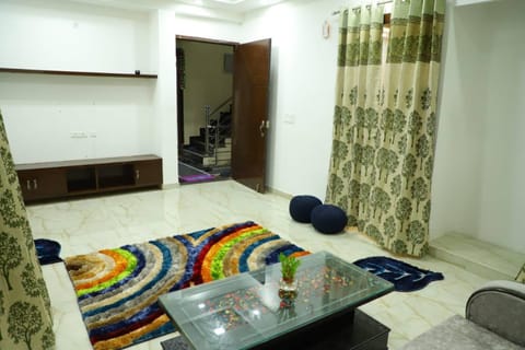 Excellent Property With Exellent Amenities You Would Love To Live In. Condominio in Rishikesh