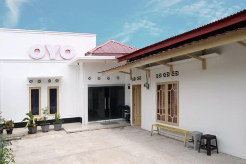 OYO 1185 Sachila Residence Syariah Hotel in Padang