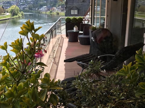 Day, View (from property/room), Balcony/Terrace, Other, Decorative detail, River view