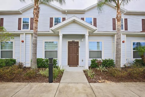 Fantastic Townhouse In Lux Community Sleeps 8, 10' To Disney!! House in Four Corners