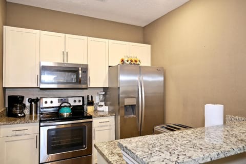 Fantastic Townhouse In Lux Community Sleeps 8, 10' To Disney!! Maison in Four Corners