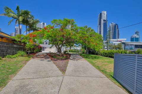 29 Stanhill drive Casa in Surfers Paradise