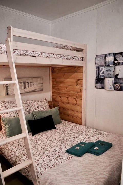 Bed, Bedroom, bunk bed