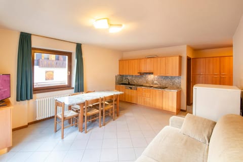 Kitchen or kitchenette, Seating area