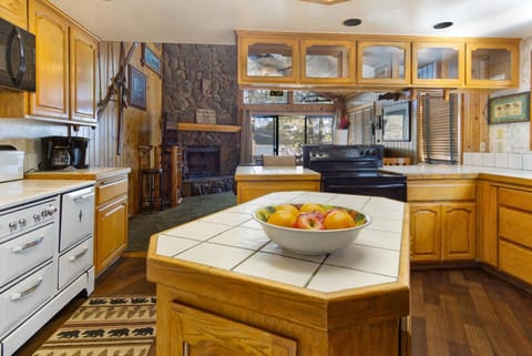 Kitchen or kitchenette, minibar, pet friendly, stove, toaster