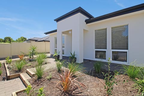 Facade/entrance, Garden