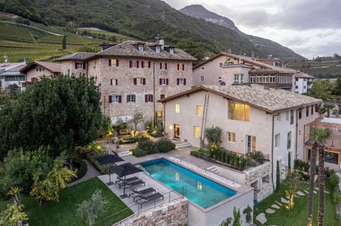Property building, Natural landscape, Bird's eye view, Mountain view, Pool view, Swimming pool, sunbed