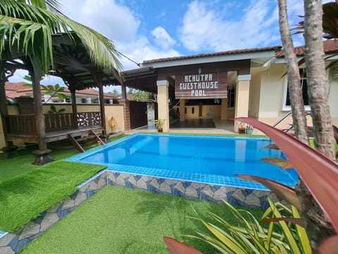 Achutra Muslim Guesthouse (pool) House in Malacca