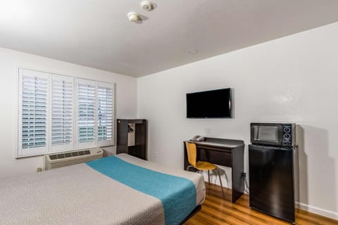 TV and multimedia, Bedroom, On site