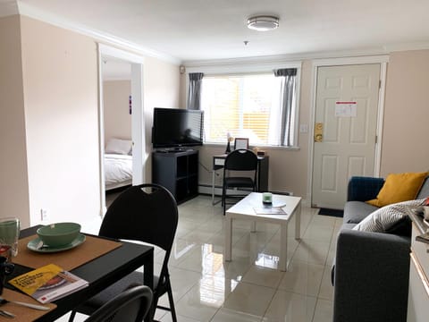 Communal lounge/ TV room, TV and multimedia, Living room, Seating area