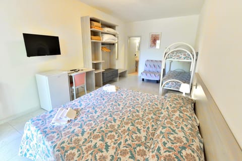 Bed, TV and multimedia, Photo of the whole room, Bedroom, bunk bed