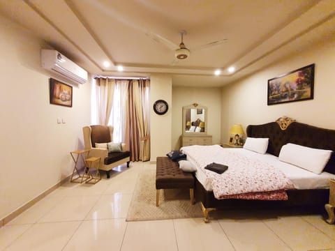 Luxurious Landing Apartments & Suites Bahria Town Condominio in Islamabad