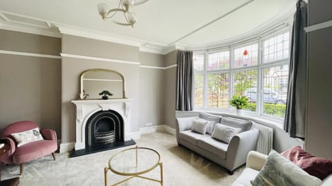 Stunning Coastal Retreat Whitley Bay Sleeps 9 Vacation rental in Whitley Bay