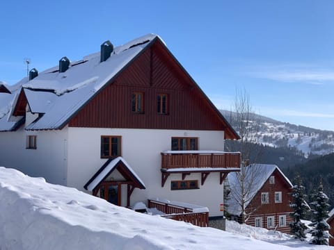 Apartmán Mezi Kopci - Mid Hills Apartment House in Lower Silesian Voivodeship