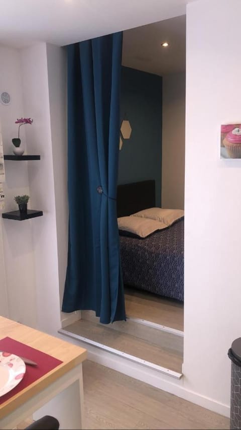 Studio confort N2 Valenciennes Wifi Netflix Apartment in Hauts-de-France