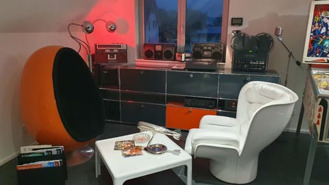 Living room, Seating area