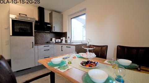 Kitchen or kitchenette, Food and drinks, Dining area, Food, pet friendly