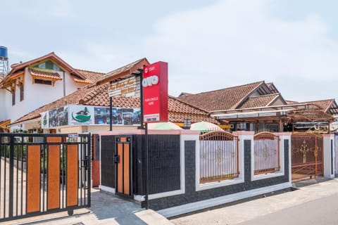 Capital O 1541 Puri Cikole Asri Hotel in Lembang