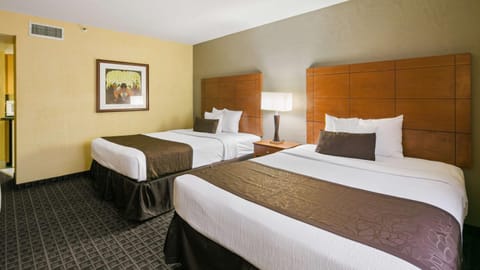 Best Western Plus Scottsdale Thunderbird Suites Hotel in Scottsdale