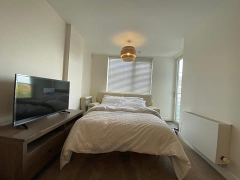 Central Milton Keynes hub one bedroom secured apartment Condo in Milton Keynes