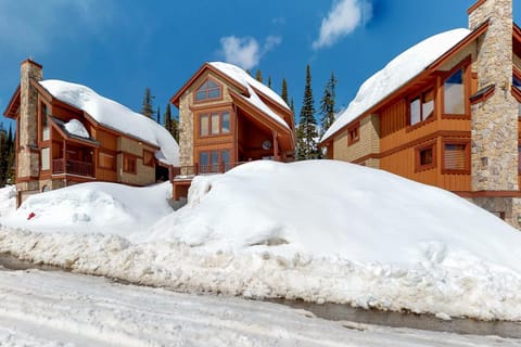 Polar Peak House in Alberta