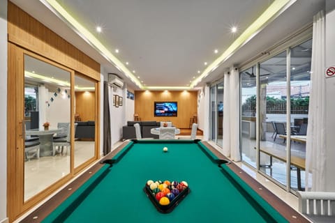 Communal lounge/ TV room, Billiard, Karaoke, TV and multimedia, Living room, Photo of the whole room, Banquet/Function facilities, Meeting/conference room