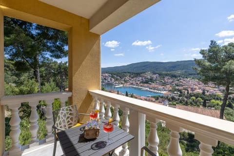 Day, Natural landscape, View (from property/room), Balcony/Terrace, Food and drinks