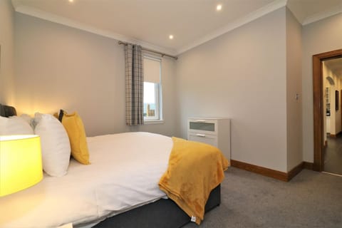 Greenlees Clubhouse 3 Bed Apartment in Glasgow