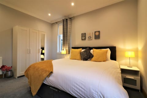 Greenlees Clubhouse 3 Bed Condo in Glasgow