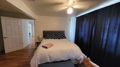 U2 - Private 2BR Walkup APT in DT PHX with pkg Apartment in Phoenix