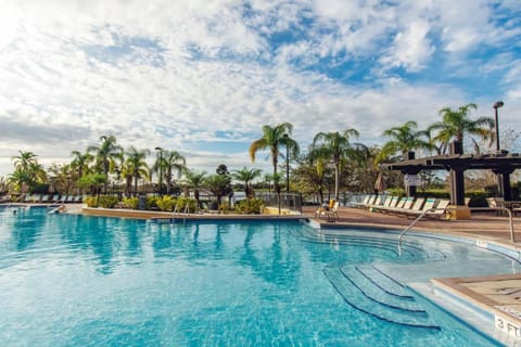 Vista Cay Luxury Lakeview 4 bedroom condo (#3095) Eigentumswohnung in Highlands Reserve